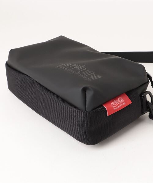 Manhattan Portage(マンハッタンポーテージ)の「Jogger Bag Dulon(ショルダーバッグ・メンズ・ブラック/ライトグレー・X-SMALL)」の5枚目の写真