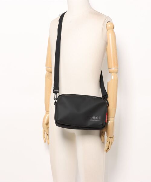 Manhattan Portage(マンハッタンポーテージ)の「Jogger Bag Dulon(ショルダーバッグ・メンズ・ブラック/ライトグレー・X-SMALL)」の3枚目の写真