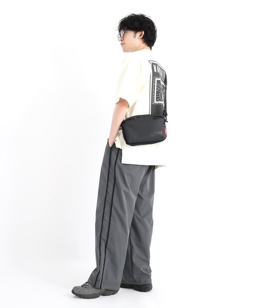 Manhattan Portage(マンハッタンポーテージ)の「Jogger Bag Dulon(ショルダーバッグ・メンズ・ブラック/ライトグレー・X-SMALL)」の9枚目の写真