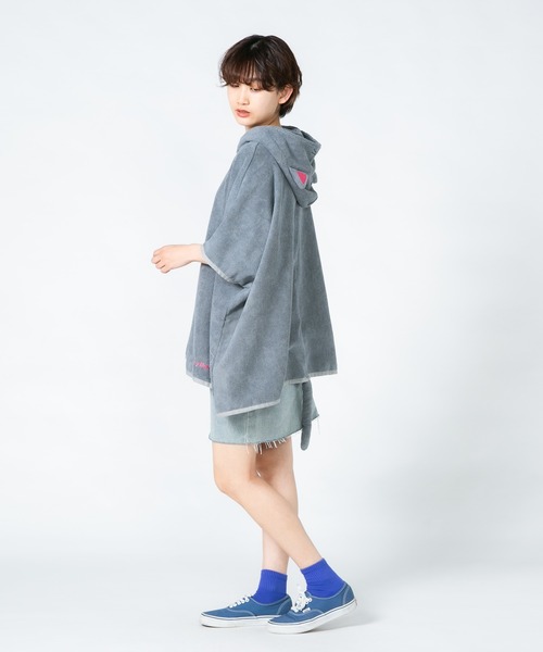 JEANS MATE（ジーンズメイト）の「【Hi Hey Hoooo/ハイヘイホー】なりきりアニマルポンチョ（ポンチョ・レディース・クリアブルー/チャコールグレー/オフホワイト・FREE）」の5枚目の写真