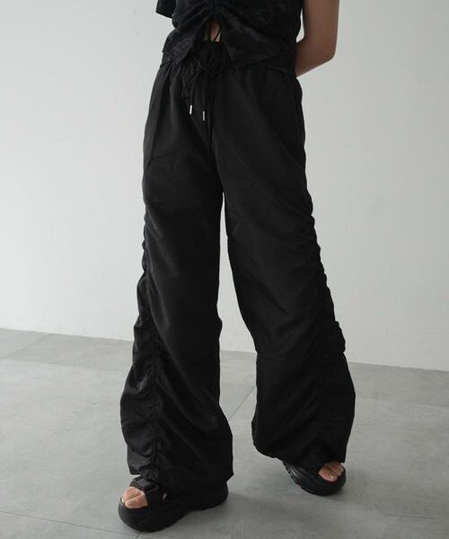 dispark(ディスパーク)の「DISPARK/ギャザーデザインナイロンパンツ(カーゴパンツ・レディース・ブラック・FREE)」の11枚目の写真