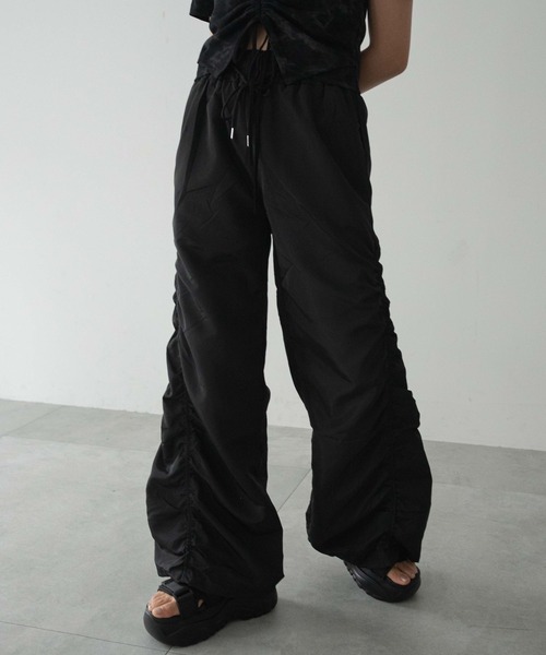 dispark(ディスパーク)の「DISPARK/ギャザーデザインナイロンパンツ(カーゴパンツ・レディース・ブラック・FREE)」の1枚目の写真