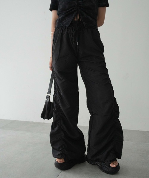 dispark(ディスパーク)の「DISPARK/ギャザーデザインナイロンパンツ(カーゴパンツ・レディース・ブラック・FREE)」の3枚目の写真