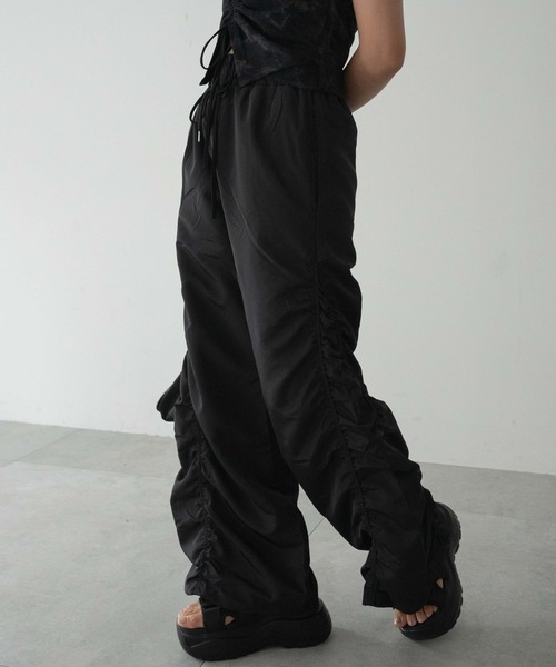 dispark(ディスパーク)の「DISPARK/ギャザーデザインナイロンパンツ(カーゴパンツ・レディース・ブラック・FREE)」の4枚目の写真