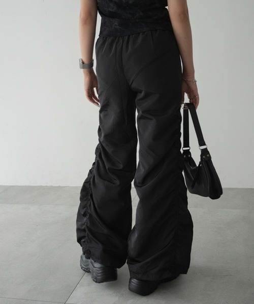 dispark(ディスパーク)の「DISPARK/ギャザーデザインナイロンパンツ(カーゴパンツ・レディース・ブラック・FREE)」の5枚目の写真