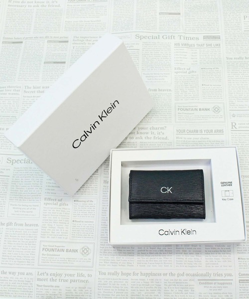 Calvin Klein(カルバン・クライン)の「CK ワンポイント6連フック レザーキーケース Key Case(キーケース/キーアクセサリー・メンズ・ブラック系2/ブラック系1/ブラック系3・F)」の2枚目の写真