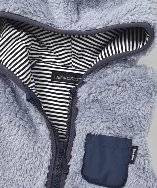 BeBe(ベベ)の「シープボアフード付きジップベスト(80~90cm)(ベスト・キッズ・ブルー/オフホワイト・FREE)」の13枚目の写真