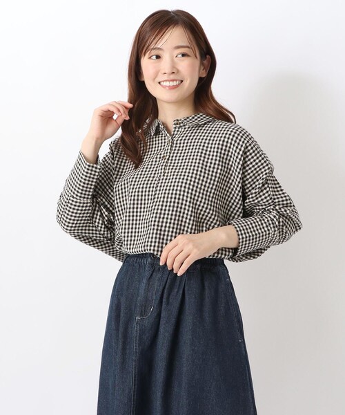 one'sterrace(ワンズテラス)の「ドルマン風 ゆったりブラウス(シャツ/ブラウス・レディース・アイボリー系8/グリーン系その他6/ネイビー系5・02)」の2枚目の写真