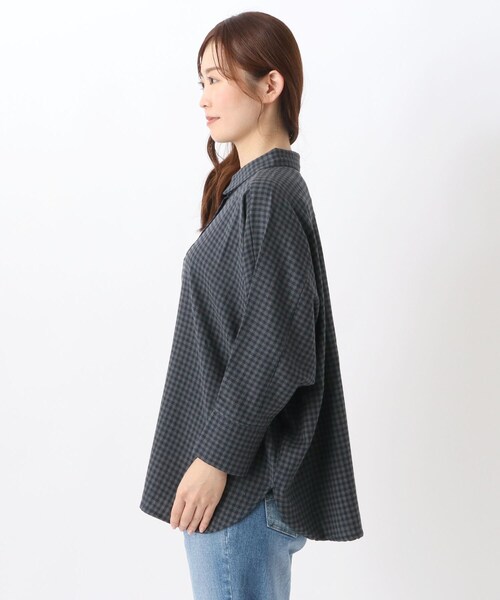 one'sterrace(ワンズテラス)の「ドルマン風 ゆったりブラウス(シャツ/ブラウス・レディース・アイボリー系8/グリーン系その他6/ネイビー系5・02)」の5枚目の写真
