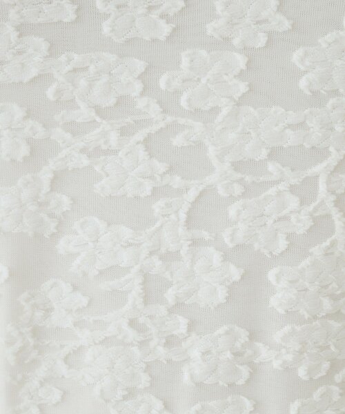 Cutie Blonde(キューティーブロンド)の「レイヤードコーデに 程よいシアー感 花柄メロウトップス(Tシャツ/カットソー・レディース・アイボリー/ブラック/ベビーピンク・02/03/04)」の7枚目の写真