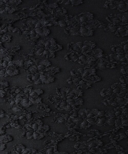 Cutie Blonde(キューティーブロンド)の「レイヤードコーデに 程よいシアー感 花柄メロウトップス(Tシャツ/カットソー・レディース・アイボリー/ブラック/ベビーピンク・02/03/04)」の11枚目の写真