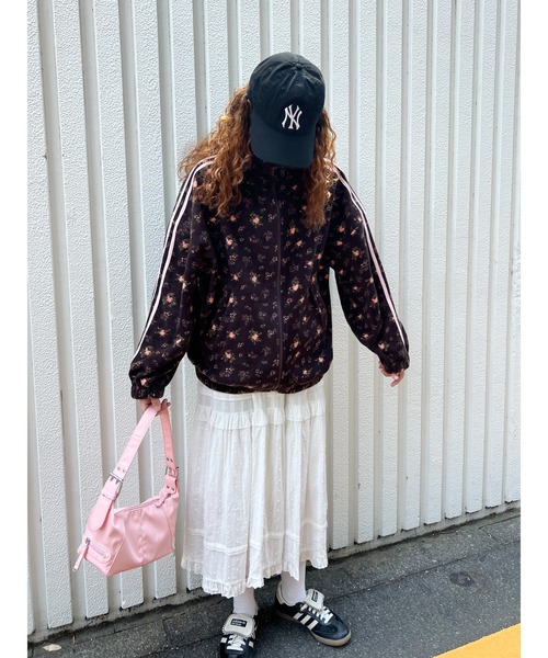 WC（ダブル シー）の「リトルフラワー2ラインフリースジャケット