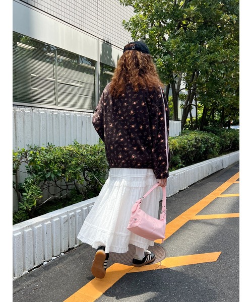 WC(ダブル シー)の「リトルフラワー2ラインフリースジャケット(ブルゾン・レディース・ブラウン/ネイビー・FREE)」の6枚目の写真