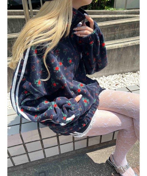 WC(ダブル シー)の「リトルフラワー2ラインフリースジャケット(ブルゾン・レディース・ブラウン/ネイビー・FREE)」の11枚目の写真