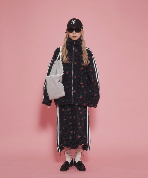 WC(ダブル シー)の「リトルフラワー2ラインフリースジャケット(ブルゾン・レディース・ブラウン/ネイビー・FREE)」の19枚目の写真