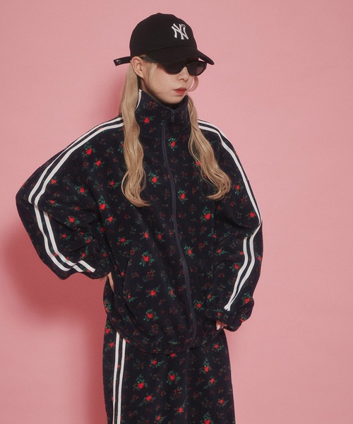 WC(ダブル シー)の「リトルフラワー2ラインフリースジャケット(ブルゾン・レディース・ブラウン/ネイビー・FREE)」の21枚目の写真