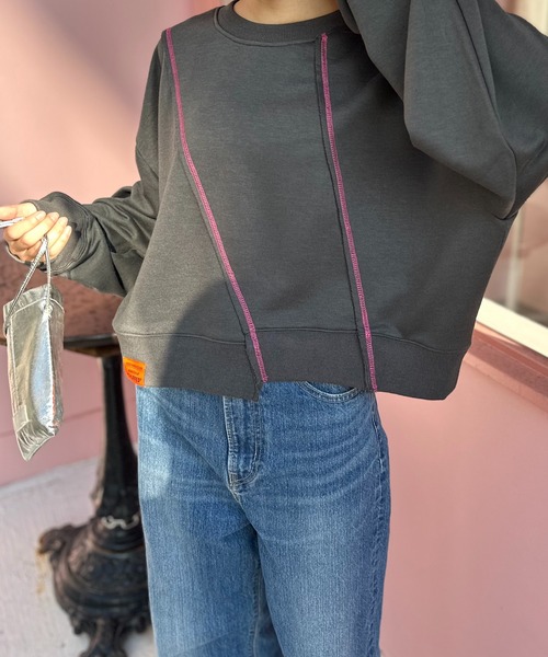 mi via loca(ミヴィアロカ)の「配色ステッチ切替スウェットトップス(スウェット・レディース・キャメル/スミクロ/トップグレー・FREE)」の6枚目の写真