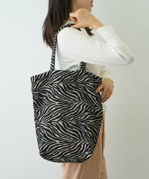 Actually（アクチュアリー）の「アニマルモールジャガードトートバッグ（トートバッグ・メンズ・グレー/ブラック・0）」の4枚目の写真