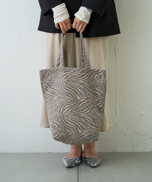 Actually（アクチュアリー）の「アニマルモールジャガードトートバッグ（トートバッグ・メンズ・グレー/ブラック・0）」の7枚目の写真