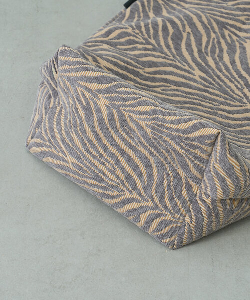 Actually（アクチュアリー）の「アニマルモールジャガードトートバッグ（トートバッグ・メンズ・グレー/ブラック・0）」の10枚目の写真