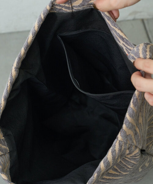 Actually（アクチュアリー）の「アニマルモールジャガードトートバッグ（トートバッグ・メンズ・グレー/ブラック・0）」の13枚目の写真