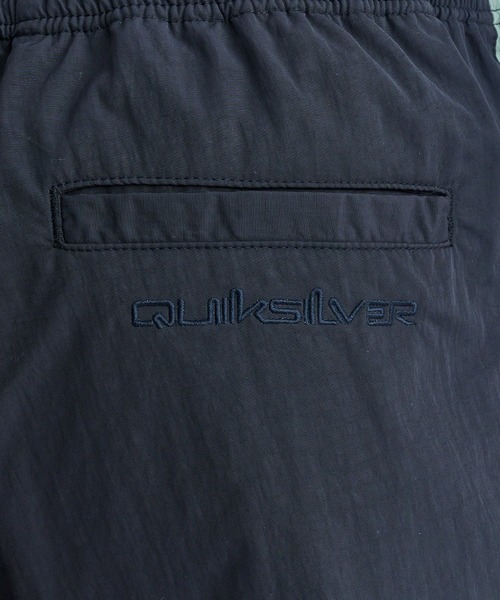Quiksilver（クイックシルバー）の「PANEL MIL PANTS/クイックシルバーウエストゴムサイドラインナイロンパンツ（その他パンツ・メンズ・ベージュ/ブラック・X-LARGE/LARGE/MEDIUM）」の10枚目の写真