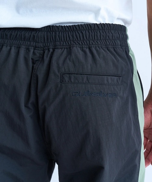Quiksilver（クイックシルバー）の「PANEL MIL PANTS/クイックシルバーウエストゴムサイドラインナイロンパンツ（その他パンツ・メンズ・ベージュ/ブラック・X-LARGE/LARGE/MEDIUM）」の11枚目の写真