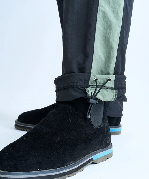 Quiksilver（クイックシルバー）の「PANEL MIL PANTS/クイックシルバーウエストゴムサイドラインナイロンパンツ（その他パンツ・メンズ・ベージュ/ブラック・X-LARGE/LARGE/MEDIUM）」の12枚目の写真