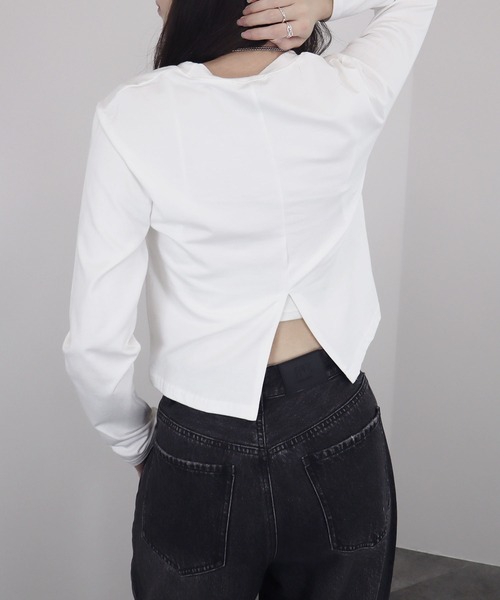 Reurie'（レウリィ）の「【ZOZO限定】バックスリットロングTシャツ／long sleeve back slit top 長袖 クルーネック カットオフ シンプル ベーシック カジュアル（Tシャツ/カットソー・レディース・ホワイト/ブラック・FREE）」の2枚目の写真