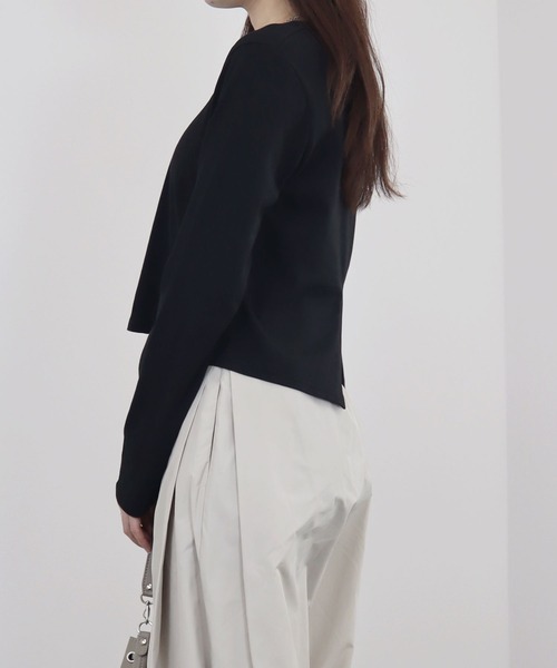 Reurie'（レウリィ）の「【ZOZO限定】バックスリットロングTシャツ／long sleeve back slit top 長袖 クルーネック カットオフ シンプル ベーシック カジュアル（Tシャツ/カットソー・レディース・ホワイト/ブラック・FREE）」の6枚目の写真