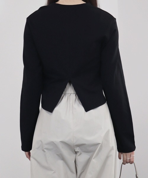 Reurie'（レウリィ）の「【ZOZO限定】バックスリットロングTシャツ／long sleeve back slit top 長袖 クルーネック カットオフ シンプル ベーシック カジュアル（Tシャツ/カットソー・レディース・ホワイト/ブラック・FREE）」の7枚目の写真