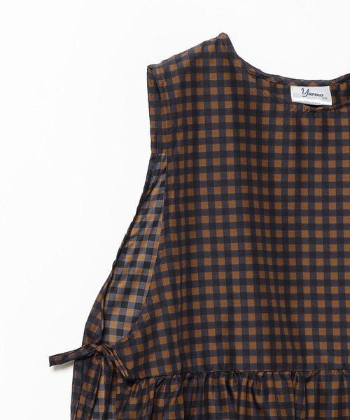 Yarmo（ヤーモ）の「Yarmo / Tabard Dress（ワンピース・レディース・ダークブラウン・ONE SIZE）」の4枚目の写真