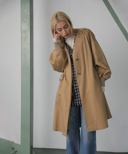 ROSE BUD(ローズバッド)の「(mici)ノーカラーコート(ノーカラージャケット・レディース・ベージュ/ブラック・ONE SIZE)」の2枚目の写真