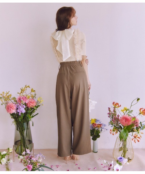 PEACH JOHN（ピーチジョン）の「フリルサスペンダー付きタックパンツ（その他パンツ・レディース・ブラウン/アイボリー・SMALL/MEDIUM）」の7枚目の写真