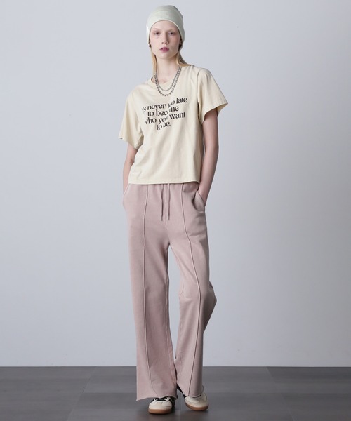 ROSE BUD(ローズバッド)の「ロゴTシャツ(Tシャツ/カットソー・レディース・バーガンディー/ベージュ/ネイビー/イエロー・ONE SIZE)」の5枚目の写真