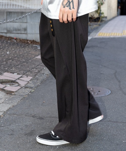 Subciety(サブサエティ)の「Cross tuck slacks(スラックス・メンズ・ブラック/ネイビー・X-LARGE/LARGE/MEDIUM/SMALL)」の16枚目の写真