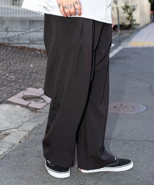 Subciety(サブサエティ)の「Cross tuck slacks(スラックス・メンズ・ブラック/ネイビー・X-LARGE/LARGE/MEDIUM/SMALL)」の18枚目の写真