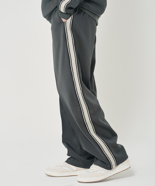CORISCO（コリスコ）の「エステル テープ使いトラックパンツ(M1)（その他パンツ・メンズ・ブラック/ネイビー/チャコールグレー・MEDIUM/X-LARGE/LARGE）」の3枚目の写真