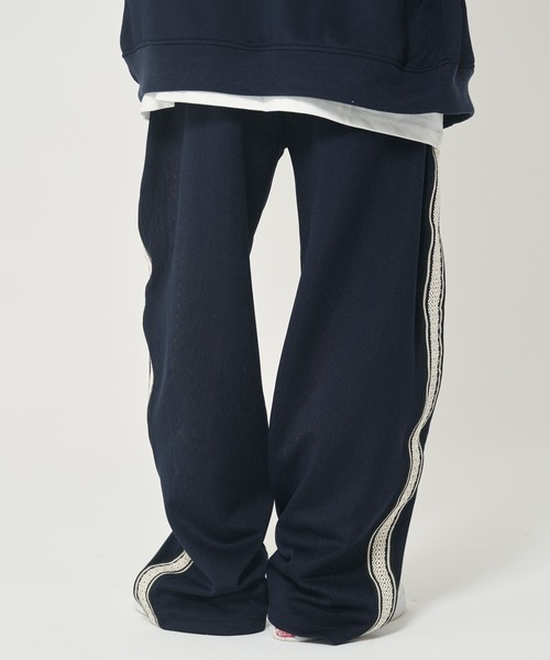 CORISCO（コリスコ）の「エステル テープ使いトラックパンツ(M1)（その他パンツ・メンズ・ブラック/ネイビー/チャコールグレー・MEDIUM/X-LARGE/LARGE）」の12枚目の写真