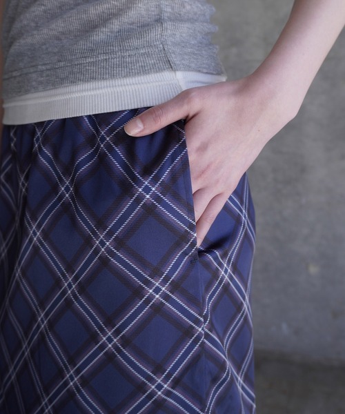 G.V.G.V.(ジーヴィージーヴィー)の「PLAID SATIN PICOT PANTS(その他パンツ・レディース・バーガンディー/ネイビー・36)」の5枚目の写真