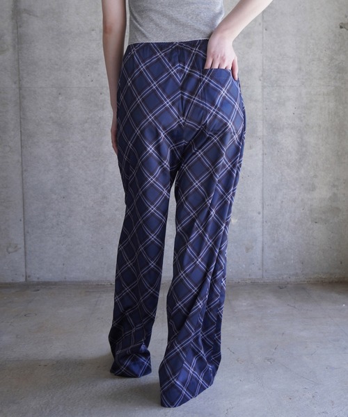G.V.G.V.(ジーヴィージーヴィー)の「PLAID SATIN PICOT PANTS(その他パンツ・レディース・バーガンディー/ネイビー・36)」の4枚目の写真