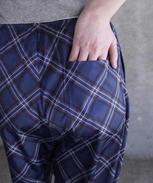 G.V.G.V.(ジーヴィージーヴィー)の「PLAID SATIN PICOT PANTS(その他パンツ・レディース・バーガンディー/ネイビー・36)」の7枚目の写真