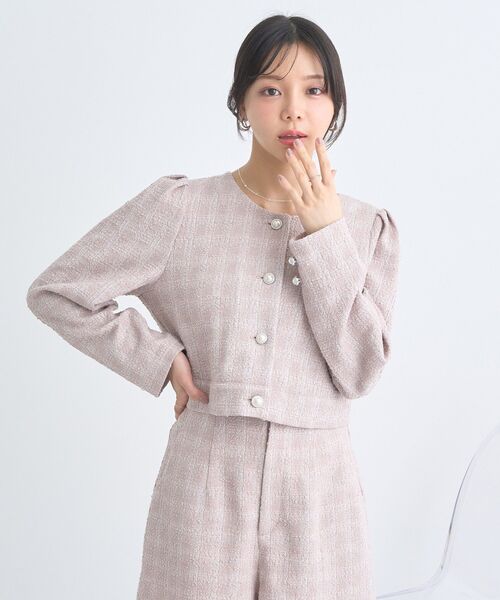 earth music&ecology（アースミュージックアンドエコロジー）の「カットツイードショートジャケット（ノーカラージャケット・レディース・アイボリー/ピンクベージュ・FREE）」の4枚目の写真