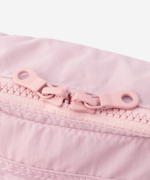 amiacalva（アミアカルヴァ）の「AMIACALVA | シュリンクナイロン ショルダーバッグ（ショルダーバッグ・レディース・ピンク・ONE）」の8枚目の写真