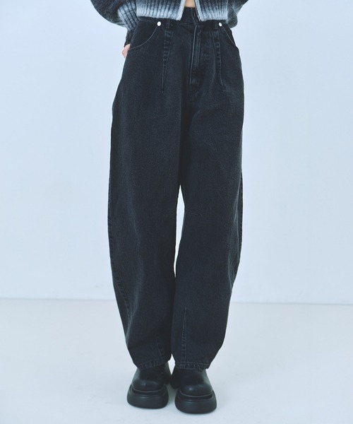 UNITED TOKYO(ユナイテッドトウキョウ)の「コクーンデニムパンツ|ウォッシャブル/春服(デニムパンツ・レディース・ブラック/グレー・1/2)」の1枚目の写真