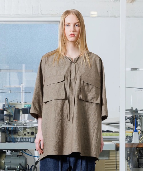 VOAAOV（ヴォアーブ）の「【VOAAOV】 ENSHU-SUN DRYING TYPEWRITER BIG POCKET T-Shirt（シャツ/ブラウス・メンズ・グレー/ライトブラウン/ブラック/オフホワイト・2/1）」の4枚目の写真