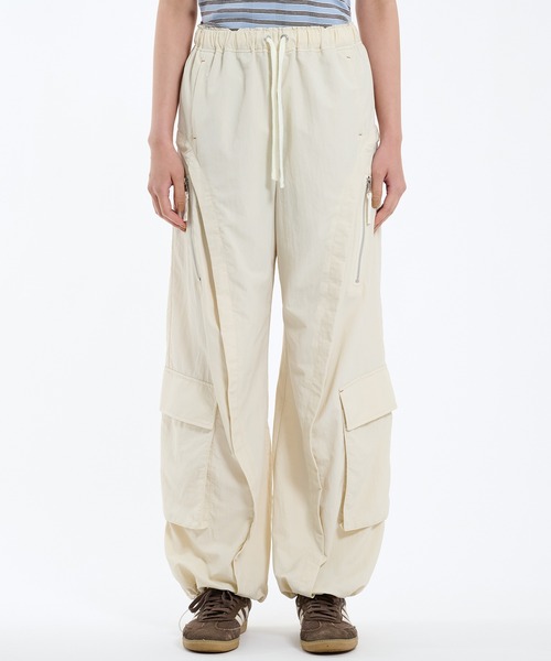 PUBLIC TOKYO（パブリックトウキョウ）の「【完売間近】スイッチングライトカーゴパンツ（カーゴパンツ・レディース・ベージュ/ホワイト/ブラック/モカ・1/2）」の10枚目の写真