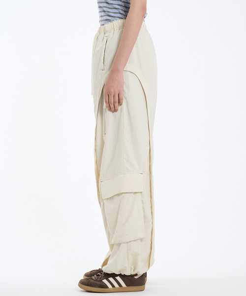 PUBLIC TOKYO（パブリックトウキョウ）の「【完売間近】スイッチングライトカーゴパンツ（カーゴパンツ・レディース・ベージュ/ホワイト/ブラック/モカ・1/2）」の11枚目の写真