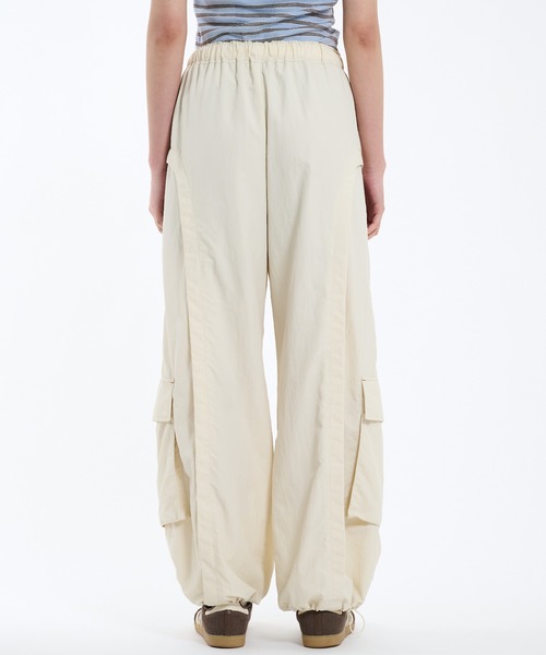 PUBLIC TOKYO（パブリックトウキョウ）の「【完売間近】スイッチングライトカーゴパンツ（カーゴパンツ・レディース・ベージュ/ホワイト/ブラック/モカ・1/2）」の12枚目の写真