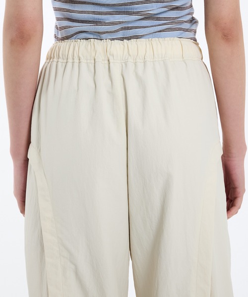 PUBLIC TOKYO（パブリックトウキョウ）の「【完売間近】スイッチングライトカーゴパンツ（カーゴパンツ・レディース・ベージュ/ホワイト/ブラック/モカ・1/2）」の14枚目の写真